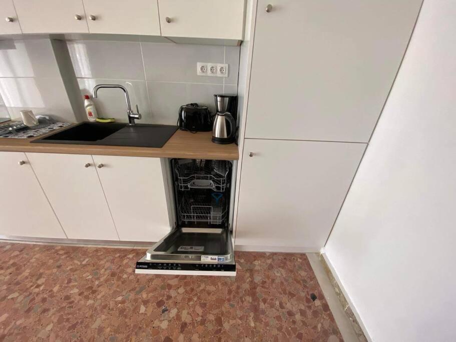 New! Flower Patio House 2 Bdr - Bbq - Wash Machine Lávrion 외부 사진